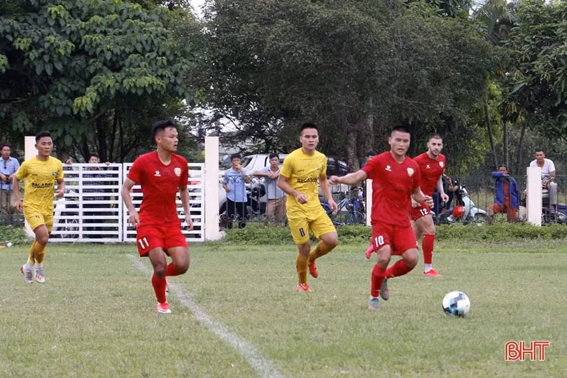 Xem Hồng Lĩnh Hà Tĩnh đá với Sông Lam Nghệ An trên sân vận động huyện