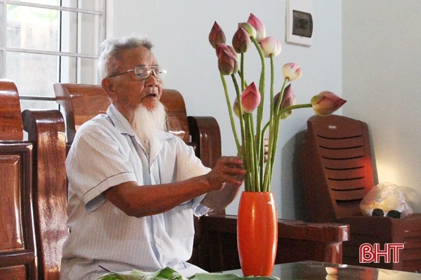 Người dân Hà Tĩnh tưởng nhớ Bác Hồ dịp 130 năm ngày sinh của Người