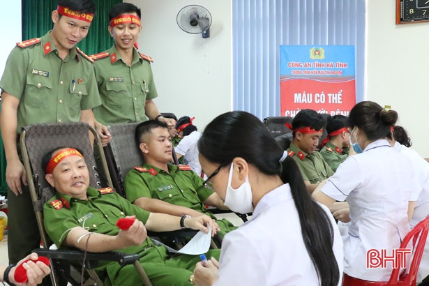 160 cán bộ, chiến sỹ Công an Hà Tĩnh hiến 100 đơn vị máu