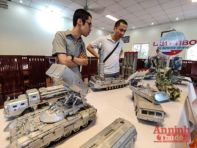Choáng ngợp những khí tài quân sự do người đam mê mô hình ở Hà Nội lắp ráp, chế tạo