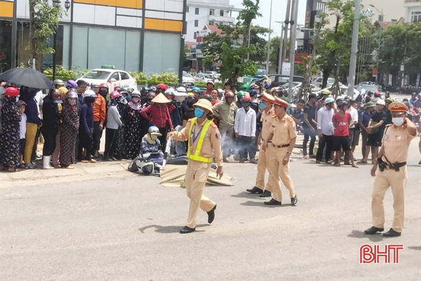 Xe tải va chạm xe máy tại ngã ba Việt Lào, 1 người tử vong tại chỗ
