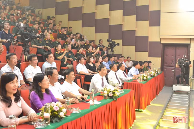 Ấm tình Người trong chương trình nghệ thuật “Bác Hồ - một tình yêu bao la”