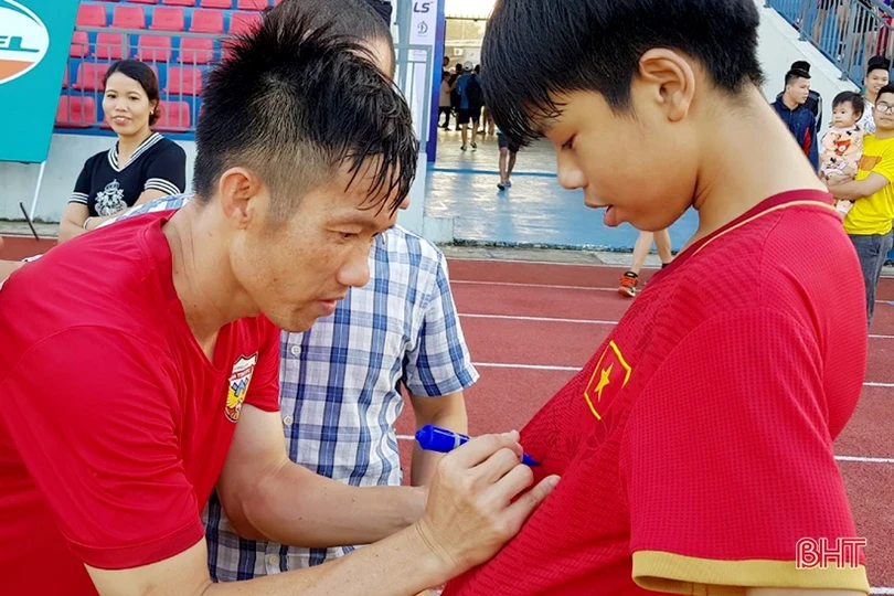 Khán giả tin đội nhà Hồng Lĩnh Hà Tĩnh sẽ đánh bại Fico Tây Ninh