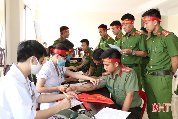 160 cán bộ, chiến sỹ Công an Hà Tĩnh hiến 100 đơn vị máu
