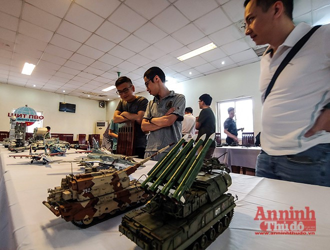 Choáng ngợp những khí tài quân sự do người đam mê mô hình ở Hà Nội lắp ráp, chế tạo