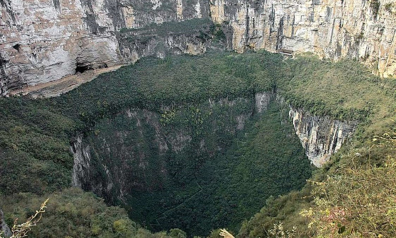 Những hố sụt mang vẻ đẹp ấn tượng, hút khách tham quan