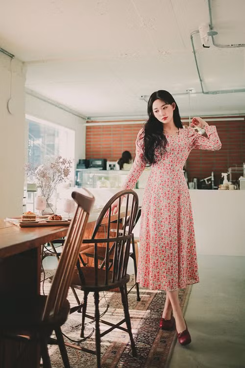 Váy hoa nhí tôn nét dịu dàng cho phái đẹp khi xuống phố