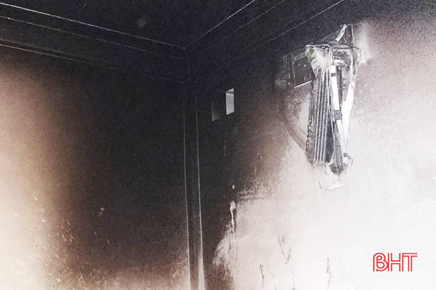 Phòng ngủ bị cháy lúc nửa đêm, 4 người nhập viện cấp cứu