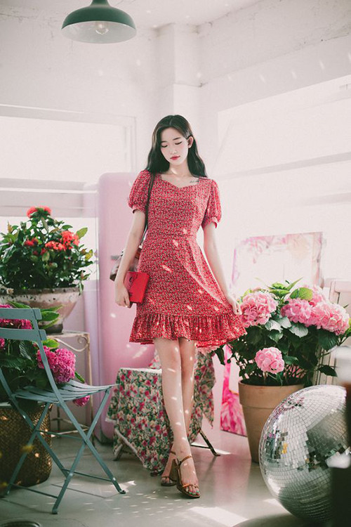 Váy hoa nhí tôn nét dịu dàng cho phái đẹp khi xuống phố