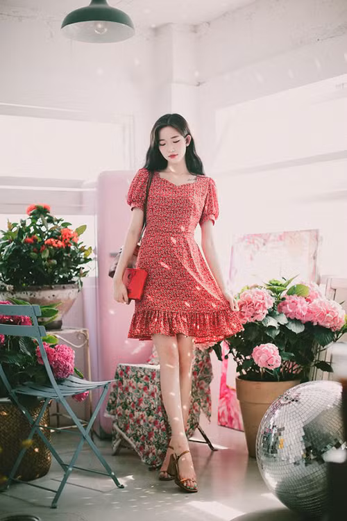 Váy hoa nhí tôn nét dịu dàng cho phái đẹp khi xuống phố