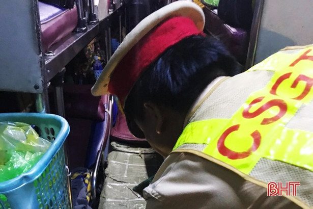 Phát hiện 43 thùng hàng phụ tùng ô tô không có hóa đơn chứng từ
