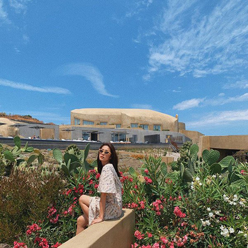 Váy hoa nhí tôn nét dịu dàng cho phái đẹp khi xuống phố