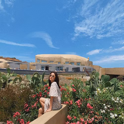 Váy hoa nhí tôn nét dịu dàng cho phái đẹp khi xuống phố