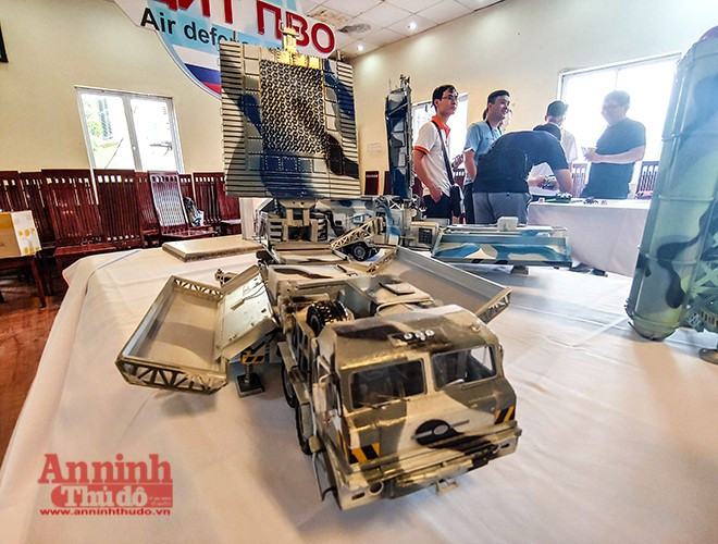 Choáng ngợp những khí tài quân sự do người đam mê mô hình ở Hà Nội lắp ráp, chế tạo