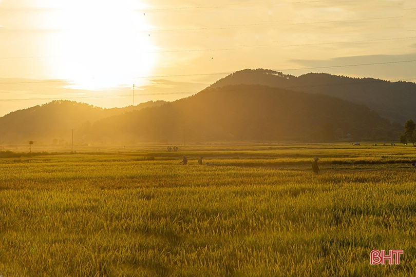 Ngắm hoàng hôn mùa hạ ở phố núi Hà Tĩnh