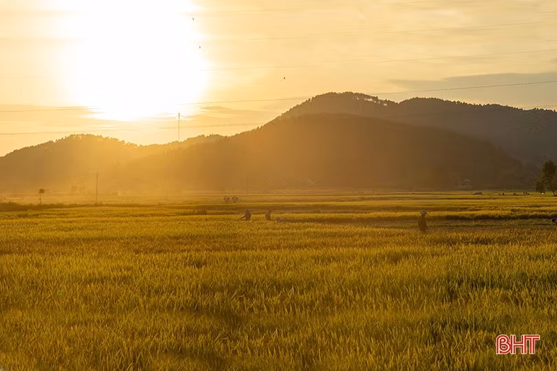 Ngắm hoàng hôn mùa hạ ở phố núi Hà Tĩnh