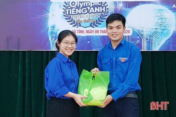 Nữ sinh Hà Tĩnh giành giải nhất cuộc thi Olympic Tiếng Anh toàn quốc