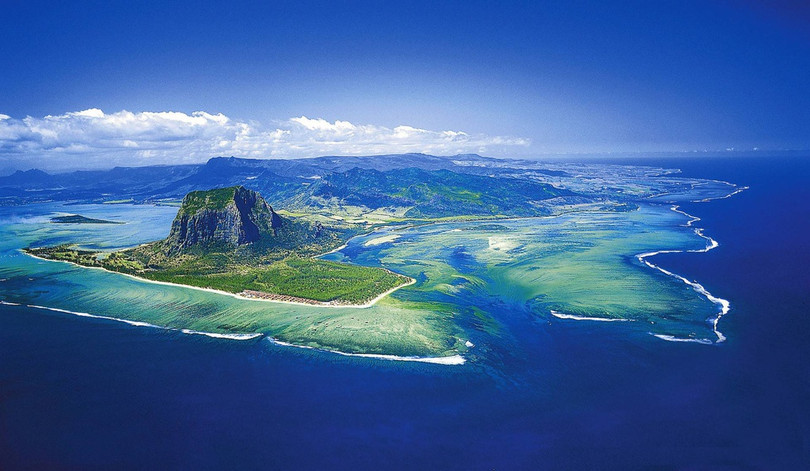 Bí ẩn về ngọn thác dưới đáy biển ở Mauritius
