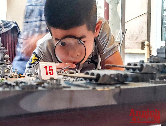 Choáng ngợp những khí tài quân sự do người đam mê mô hình ở Hà Nội lắp ráp, chế tạo