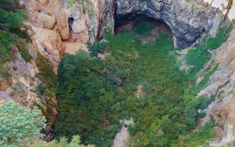 Những hố sụt mang vẻ đẹp ấn tượng, hút khách tham quan