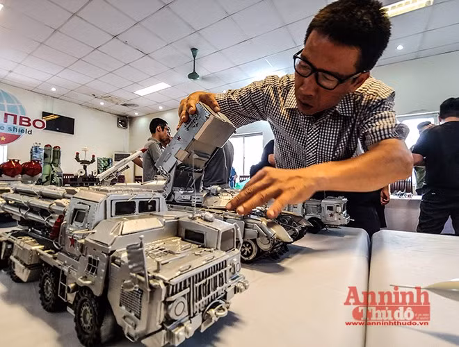 Choáng ngợp những khí tài quân sự do người đam mê mô hình ở Hà Nội lắp ráp, chế tạo
