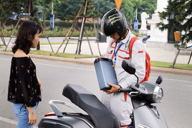 VinFast cho thuê, đổi pin xe điện: “Lợi cả đôi đường”