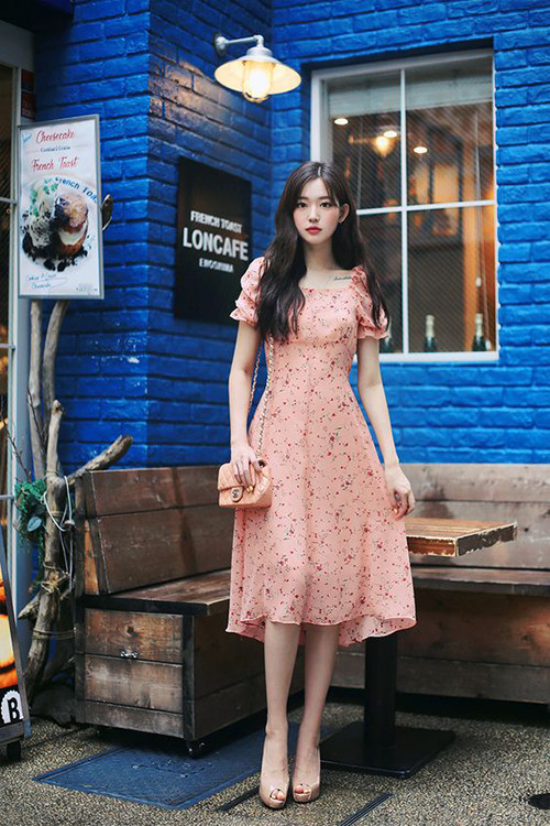 Váy hoa nhí tôn nét dịu dàng cho phái đẹp khi xuống phố