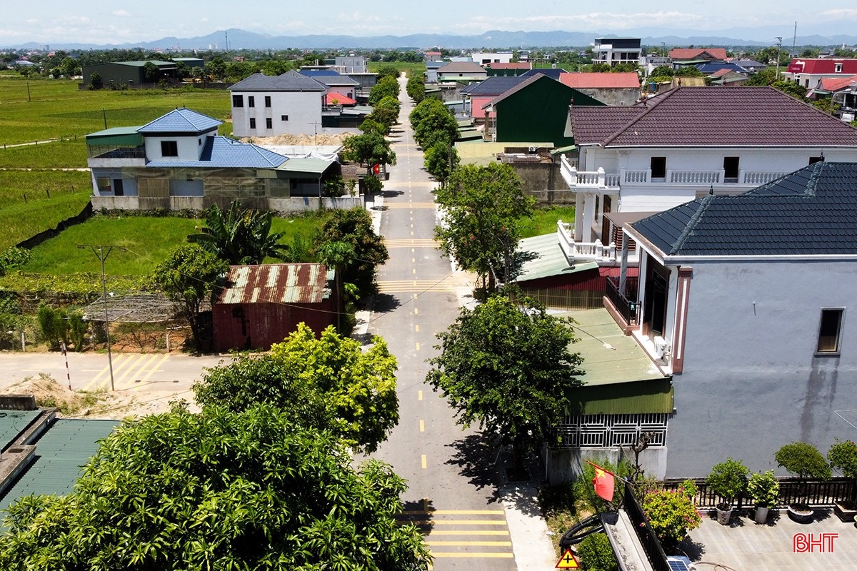 Les routes asphaltées de la commune de Mai Phu créent non seulement du paysage, mais élargissent également les opportunités de production et d'affaires dans les zones rurales. bqbht_br_1dji-0418.jpg