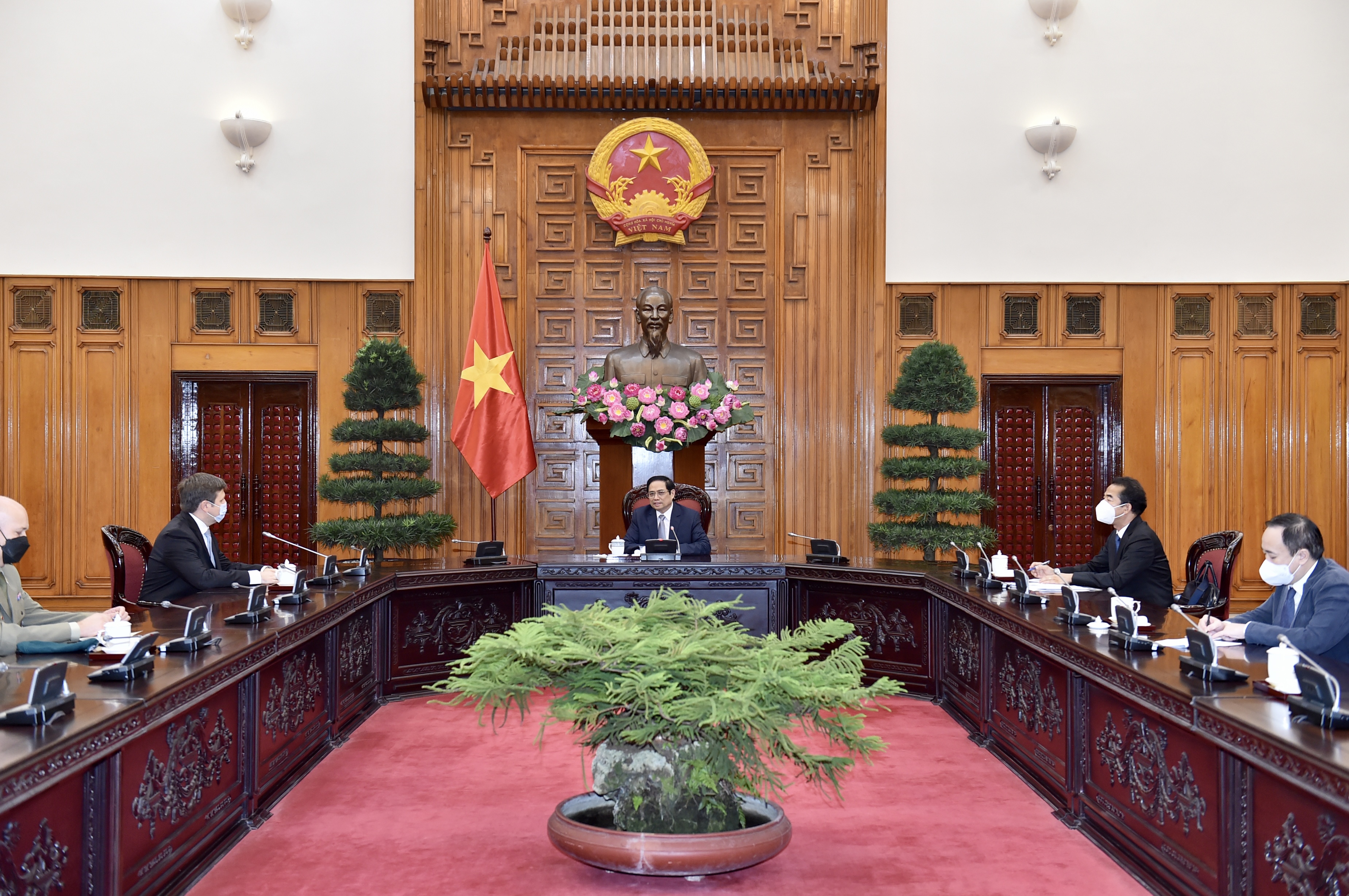 Thủ tướng cho biết, Ba Lan là nước đầu tiên nhượng lại cho Việt Nam số lượng vaccine lớn như vậy. Ảnh VGP/Nhật Bắc Ba Lan tặng và nhượng lại cho Việt Nam hơn 3,5 triệu liều vaccine phòng COVID-19