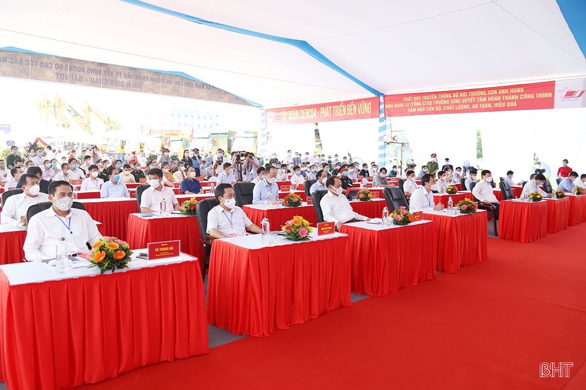 Khởi công dự án cao tốc Bắc - Nam đoạn Diễn Châu - Bãi Vọt