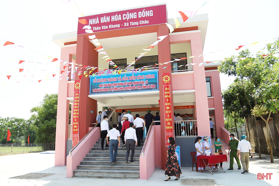 Bí thư Tỉnh ủy Hà Tĩnh dự lễ khánh thành nhà văn hóa kết hợp tránh trú bão, lũ ở Đức Thọ