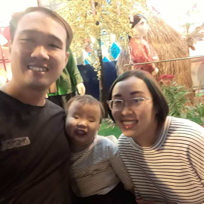 Mẹ “vẽ tranh” trên đĩa cơm cho con gái 2 tuổi