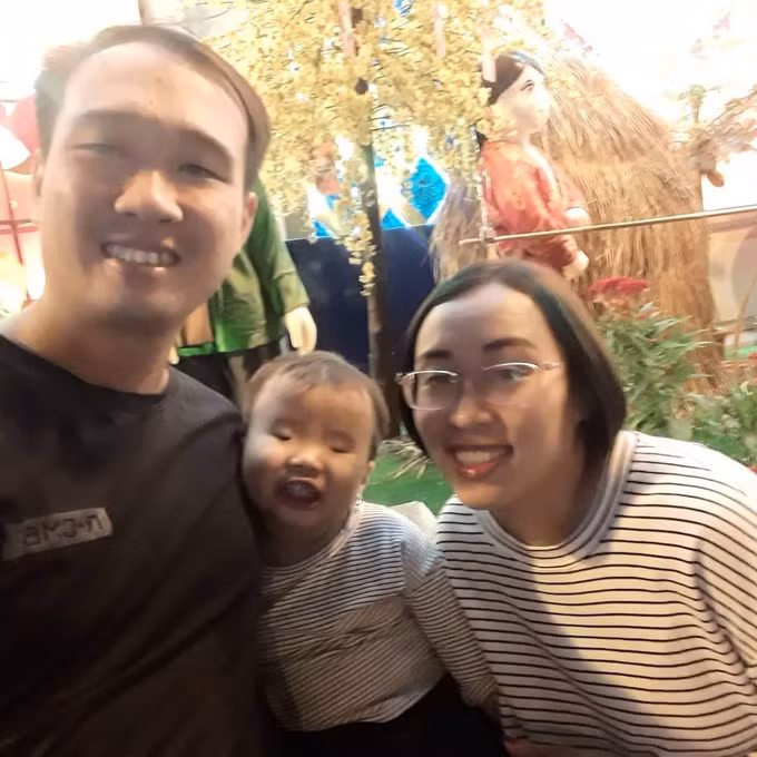 Mẹ “vẽ tranh” trên đĩa cơm cho con gái 2 tuổi