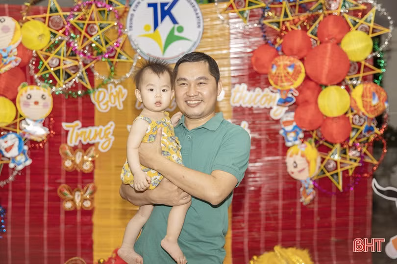 Phụ huynh Mầm non Trung Kiên hóa thân nhân vật cổ tích, mang niềm vui trung thu cho con