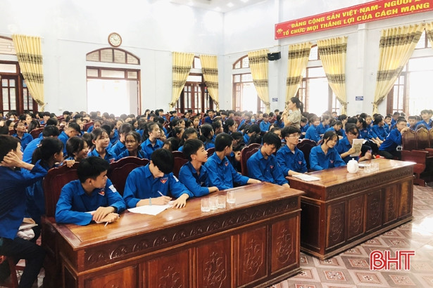 Gần 4.000 giáo viên, học sinh TX Kỳ Anh được bồi dưỡng chính trị và chuyên đề chủ nghĩa yêu nước