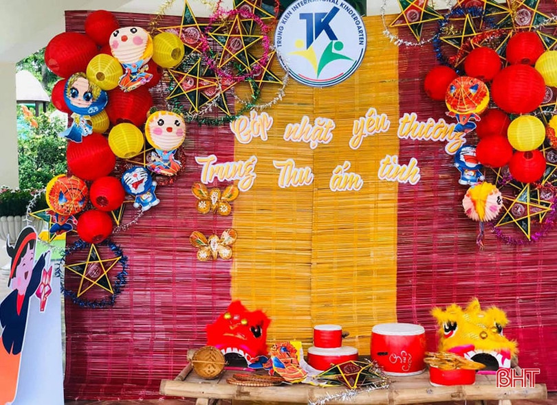 Phụ huynh Mầm non Trung Kiên hóa thân nhân vật cổ tích, mang niềm vui trung thu cho con