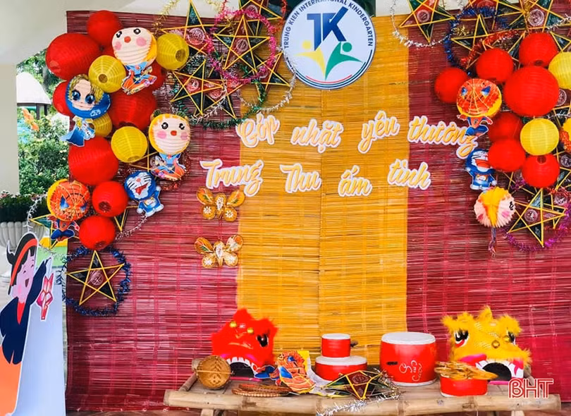 Phụ huynh Mầm non Trung Kiên hóa thân nhân vật cổ tích, mang niềm vui trung thu cho con