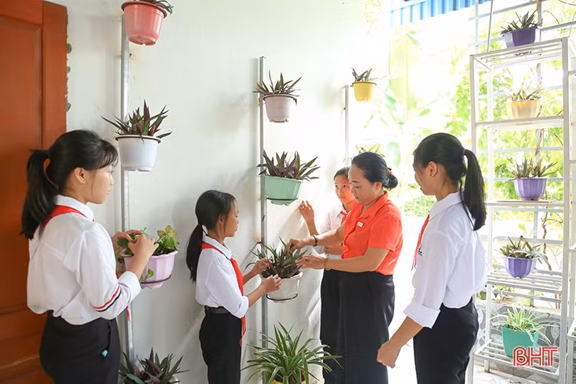 Cô hiệu trưởng ở xã miền núi Hà Tĩnh say mê xây “Trường học hạnh phúc”