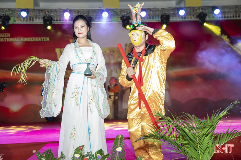 Phụ huynh Mầm non Trung Kiên hóa thân nhân vật cổ tích, mang niềm vui trung thu cho con