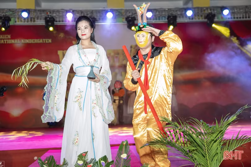 Phụ huynh Mầm non Trung Kiên hóa thân nhân vật cổ tích, mang niềm vui trung thu cho con