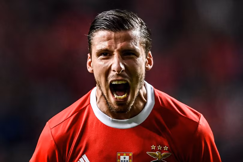 Man City chờ đợi gì ở hậu vệ đắt giá nhất lịch sử CLB?