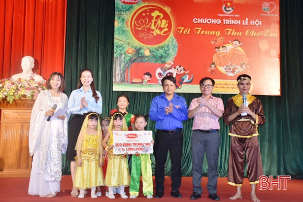 “Tết Trung thu cho em” trên quê hương anh hùng Lý Tự Trọng