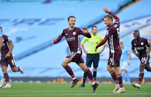 Vòng 3 Ngoại hạng Anh: Liverpool hạ gục Arsenal, thành Manchester chia nửa vui buồn