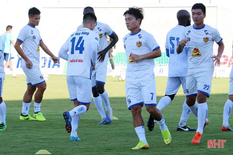 Thắng thuyết phục Quảng Nam 3-2, Hồng Lĩnh Hà Tĩnh chính thức vào top 8 V.League