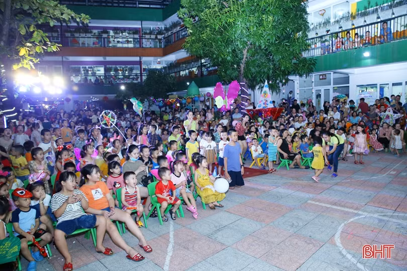 Đêm hội trăng rằm đầy sắc màu của học sinh mầm non Trí Đức