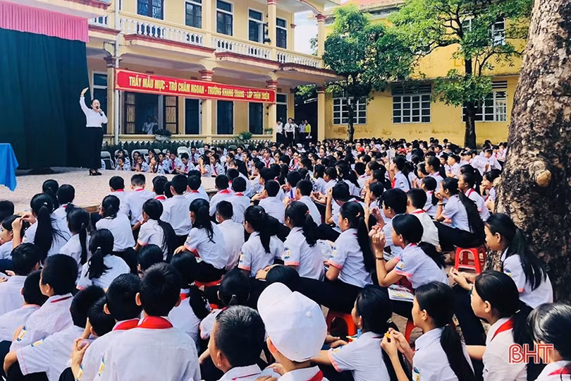 Cô hiệu trưởng ở xã miền núi Hà Tĩnh say mê xây “Trường học hạnh phúc”