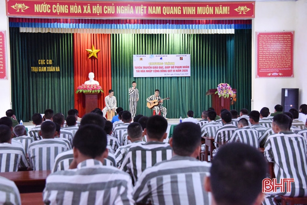Phổ biến pháp luật, thông tin việc làm cho gần 200 phạm nhân ở Trạm giam Xuân Hà