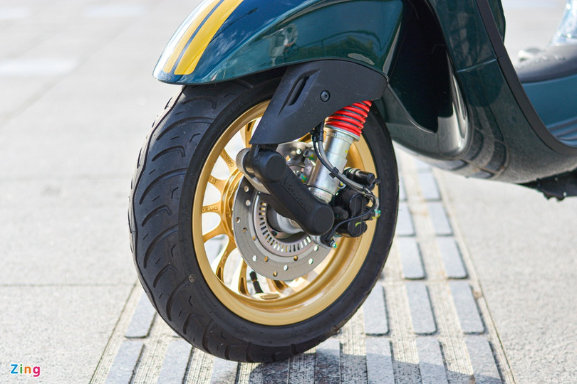 Chi tiết Vespa Sprint 150 Racing Sixties giá 94,9 triệu tại Việt Nam