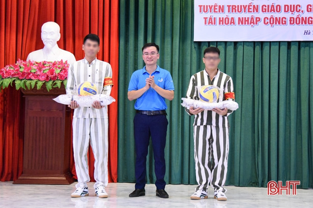 Phổ biến pháp luật, thông tin việc làm cho gần 200 phạm nhân ở Trạm giam Xuân Hà