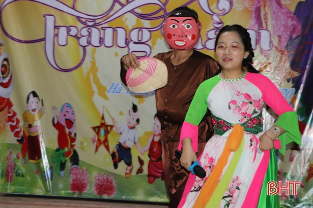 “Đêm hội trăng rằm” vui tươi của học sinh miền núi Hà Tĩnh